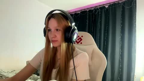 Amia online show from 04/18/26, 07:07