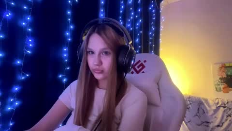 Snapshot of kayceefroehner chatting on 05/09/26, 03:39 Amia online show from 05/09/26, 03:39
