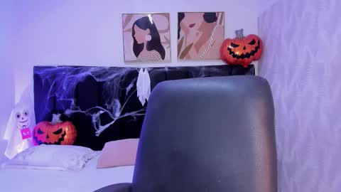 Kayla  online show from 10/31/25, 11:22