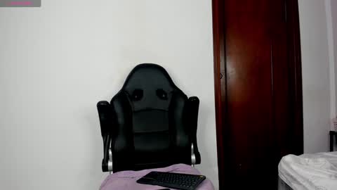 Snapshot of kayla_batista01 chatting on 12/16/24, 01:54 KAYLA BATISTA online show from 12/16/24, 01:54