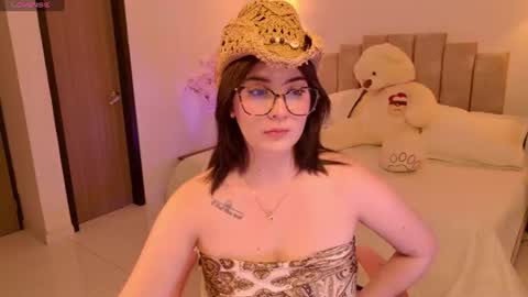 Snapshot of kaylacollins1 chatting on 06/20/26, 10:45 Kayla online show from 06/20/26, 10:45