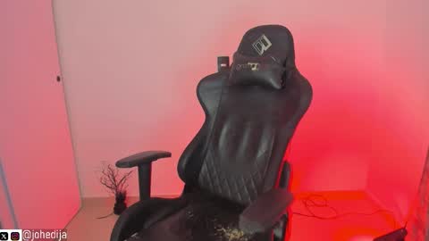 Snapshot of kayle______ chatting on 12/05/25, 01:36 INSTAjohedija online show from 12/05/25, 01:36