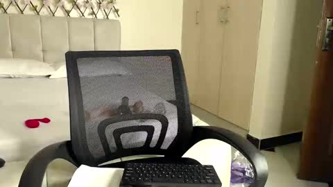 Snapshot of kayleeeee_ee chatting on 10/23/25, 01:49 Kaylee online show from 10/23/25, 01:49