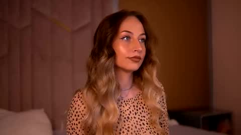 Kayleeflynn online show from 10/21/25, 07:03