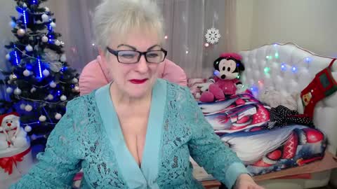 Snapshot of kaylesmoll chatting on 12/24/24, 07:22 kaylesmoll online show from 12/24/24, 07:22