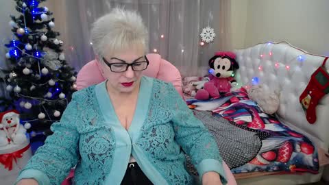 Snapshot of kaylesmoll chatting on 12/24/24, 10:28 kaylesmoll online show from 12/24/24, 10:28