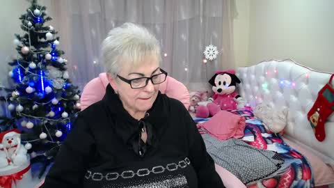 Snapshot of kaylesmoll chatting on 12/26/24, 02:44 kaylesmoll online show from 12/26/24, 02:44