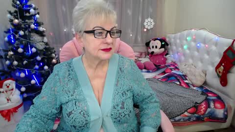 Snapshot of kaylesmoll chatting on 12/27/24, 10:26 kaylesmoll online show from 12/27/24, 10:26