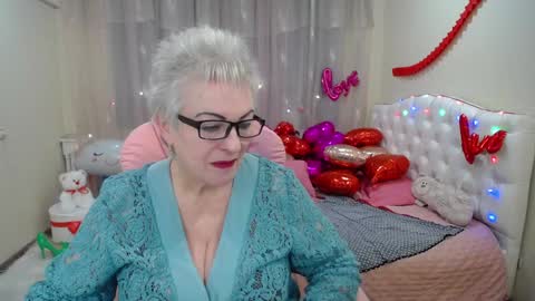 Snapshot of kaylesmoll chatting on 02/08/25, 10:51 kaylesmoll online show from 02/08/25, 10:51