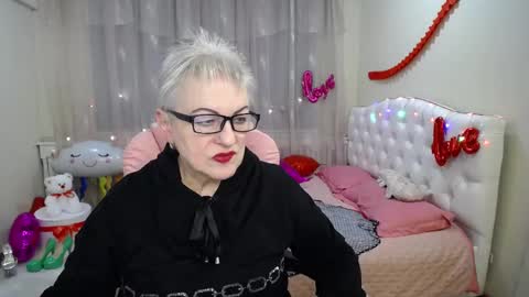 Snapshot of kaylesmoll chatting on 02/19/25, 12:25 kaylesmoll online show from 02/19/25, 12:25