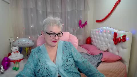Snapshot of kaylesmoll chatting on 02/23/25, 01:57 kaylesmoll online show from 02/23/25, 01:57