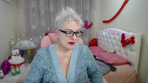 Snapshot of kaylesmoll chatting on 02/25/25, 07:36 kaylesmoll online show from 02/25/25, 07:36