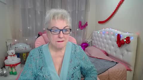 Snapshot of kaylesmoll chatting on 03/12/25, 05:02 kaylesmoll online show from 03/12/25, 05:02