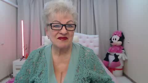 kaylesmoll online show from 04/24/26, 06:54