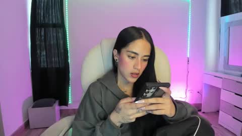Snapshot of kaylie_xxx chatting on 12/17/24, 08:32 kaylie online show from 12/17/24, 08:32