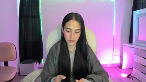 Snapshot of kaylie_xxx chatting on 12/18/24, 10:24 kaylie online show from 12/18/24, 10:24