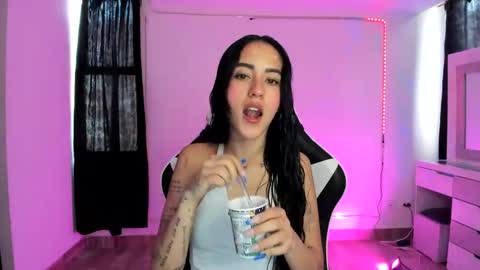 Snapshot of kaylie_xxx chatting on 01/13/25, 08:48 kaylie online show from 01/13/25, 08:48