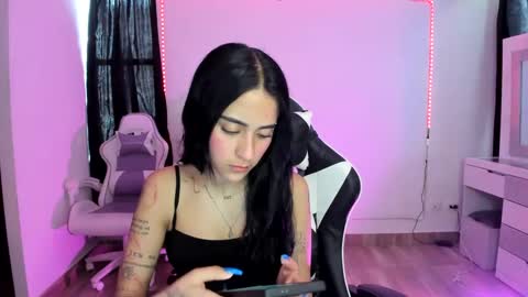Snapshot of kaylie_xxx chatting on 01/23/25, 08:45 kaylie online show from 01/23/25, 08:45