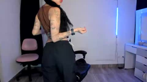 Snapshot of kaylie_xxx chatting on 02/19/25, 12:03 kaylie online show from 02/19/25, 12:03