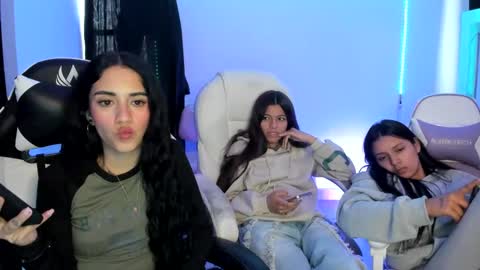 Snapshot of kaylie_xxx chatting on 03/04/25, 10:05 kaylie online show from 03/04/25, 10:05