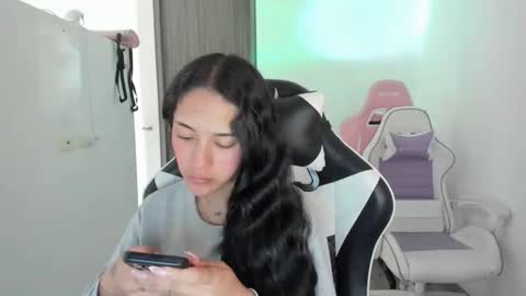 Snapshot of kaylie_xxx chatting on 09/24/25, 11:24 kaylie online show from 09/24/25, 11:24