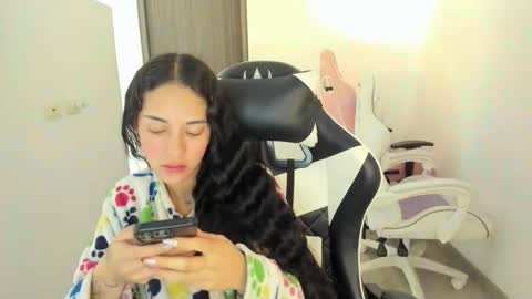 Snapshot of kaylie_xxx chatting on 10/09/25, 02:37 kaylie online show from 10/09/25, 02:37