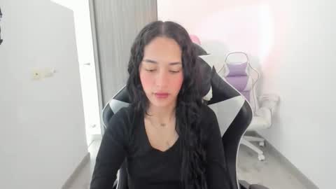 Snapshot of kaylie_xxx chatting on 10/11/25, 01:20 kaylie online show from 10/11/25, 01:20