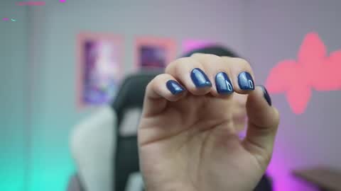 Snapshot of kayraowen chatting on 09/15/25, 11:43 Kayra online show from 09/15/25, 11:43