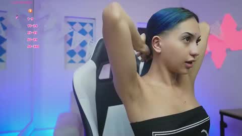 Snapshot of kayraowen chatting on 10/06/25, 12:02 Kayra online show from 10/06/25, 12:02