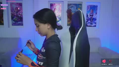 Snapshot of kayraowen chatting on 10/18/25, 11:33 Kayra online show from 10/18/25, 11:33