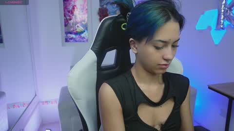 Snapshot of kayraowen chatting on 10/21/25, 12:28 Kayra online show from 10/21/25, 12:28