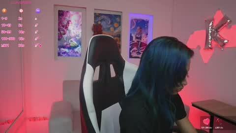 Snapshot of kayraowen chatting on 10/23/25, 11:42 Kayra online show from 10/23/25, 11:42