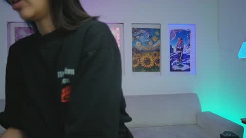 Snapshot of kayraowen chatting on 11/17/25, 12:11 Kayra online show from 11/17/25, 12:11