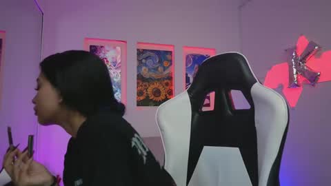 Snapshot of kayraowen chatting on 12/15/25, 12:09 Kayra online show from 12/15/25, 12:09