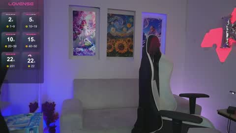 Snapshot of kayraowen chatting on 12/17/25, 12:00 Kayra online show from 12/17/25, 12:00