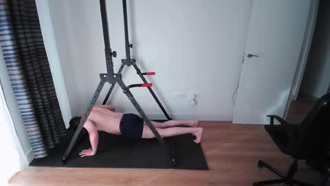 Snapshot of kaywolf89 chatting on 11/08/25, 03:56 Neon online show from 11/08/25, 03:56