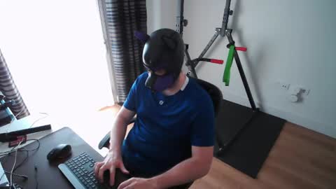 Snapshot of kaywolf89 chatting on 07/31/26, 02:27 Neon online show from 07/31/26, 02:27