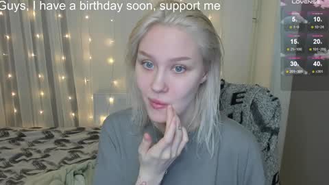 Snapshot of kebesheska chatting on 02/05/25, 01:54 Seb Polly Roxy Jonny online show from 02/05/25, 01:54