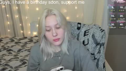 Snapshot of kebesheska chatting on 02/05/25, 04:58 Seb Polly Roxy Jonny online show from 02/05/25, 04:58