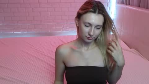 Snapshot of kebesheska chatting on 10/24/25, 09:38 Seb Polly Roxy Jonny online show from 10/24/25, 09:38