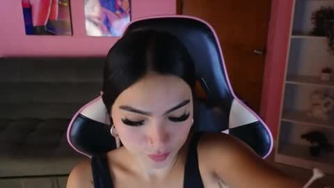 Snapshot of keeiity_moon chatting on 05/07/26, 01:38 keeiity_moon online show from 05/07/26, 01:38