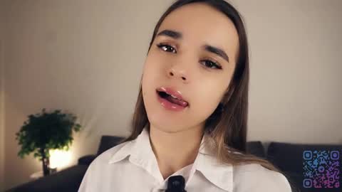 Snapshot of keeleyreineck chatting on 05/14/26, 05:58 Nika online show from 05/14/26, 05:58