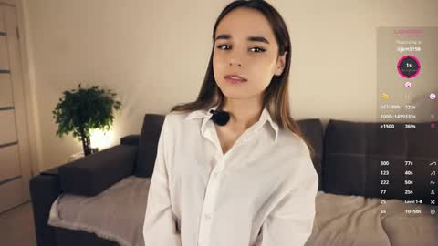 Snapshot of keeleyreineck chatting on 05/15/26, 05:36 Nika online show from 05/15/26, 05:36