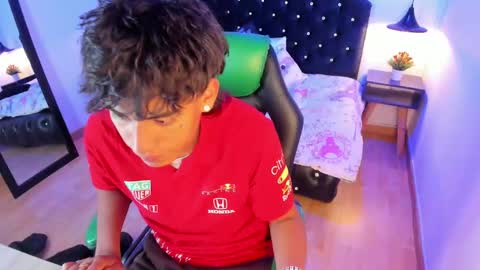 Snapshot of keevin_cross_ chatting on 03/08/25, 06:58 Keevin online show from 03/08/25, 06:58