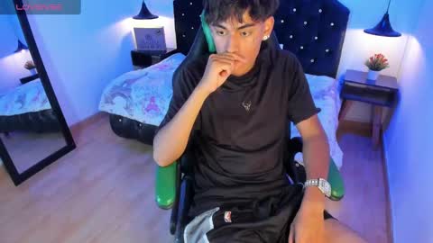 Snapshot of keevin_cross_ chatting on 03/10/25, 06:23 Keevin online show from 03/10/25, 06:23