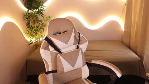 Kehlannis online show from 10/18/25, 08:53