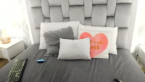 Keiira Fox online show from 04/12/26, 07:30