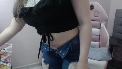 Keila  online show from 12/19/25, 09:33