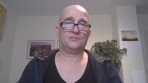 keilie1 online show from 12/28/24, 06:08