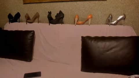 Snapshot of keira_neill chatting on 11/27/25, 06:26 Kenya online show from 11/27/25, 06:26